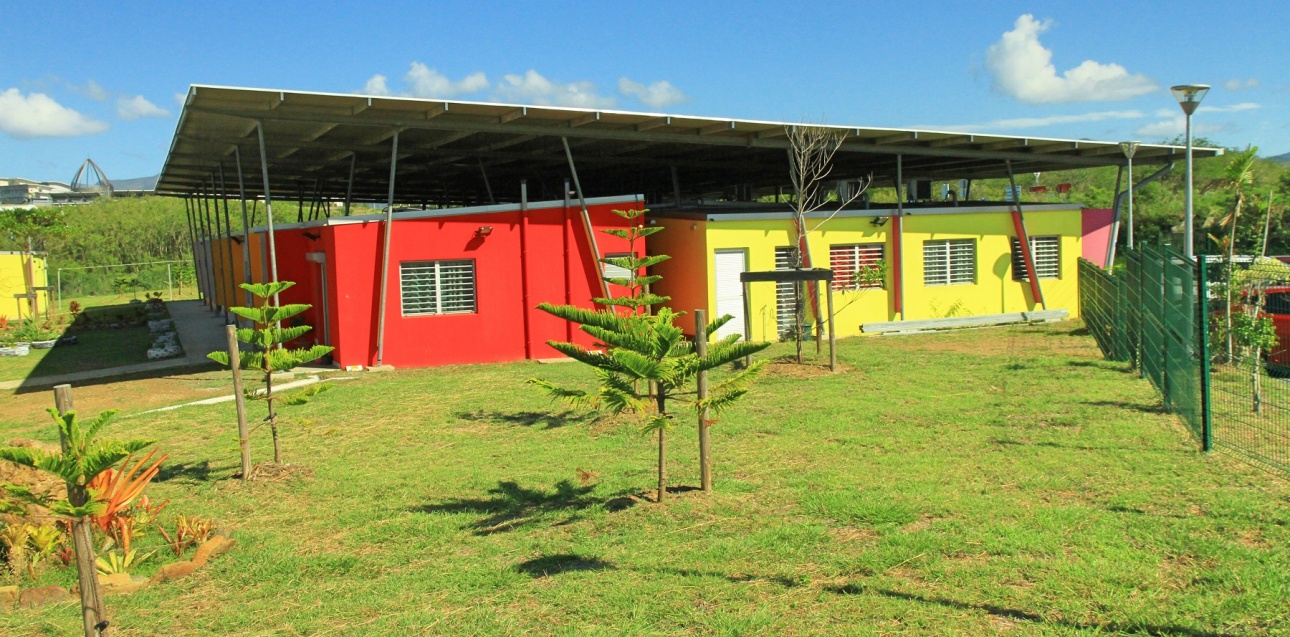 Maison de l'Enfance de la Côte Ouest pelouse Koohnê (Koné).JM.Thihmana.Janv 2018