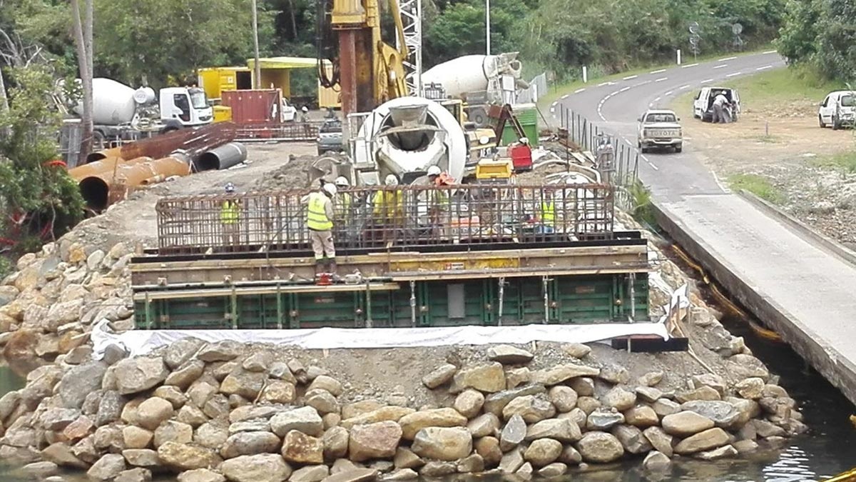 Pont de Grand Ko Cèi Goon (Kokingone) – Bétonnage chevêtre