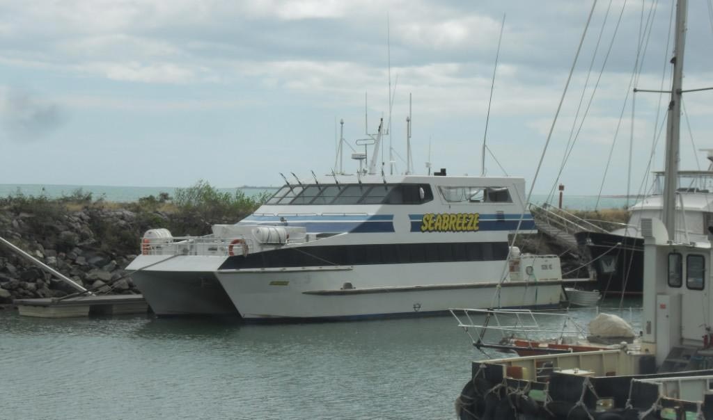 Le Seabreeze à quai dans la marina de Pandop